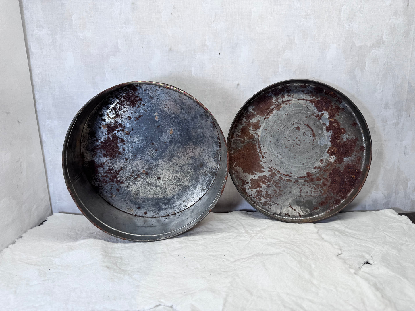 Hummingbird Christmas Tin Round Empty Vintage #1888