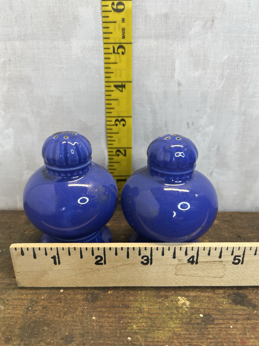 Vintage Collectible Blue Ceramic Shakers Home Decor #1228