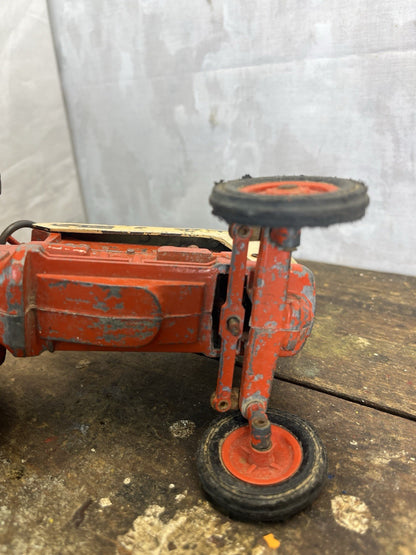 Vintage Collectible Mancave Comfort King 930 Case Tractor 