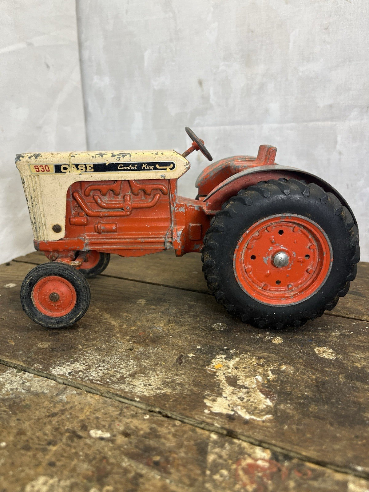 Vintage Collectible Mancave Comfort King 930 Case Tractor 